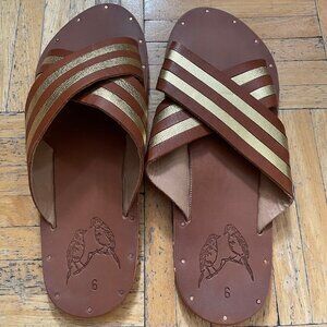 New Beek Palila gold/tan sandal/slides in size 6.